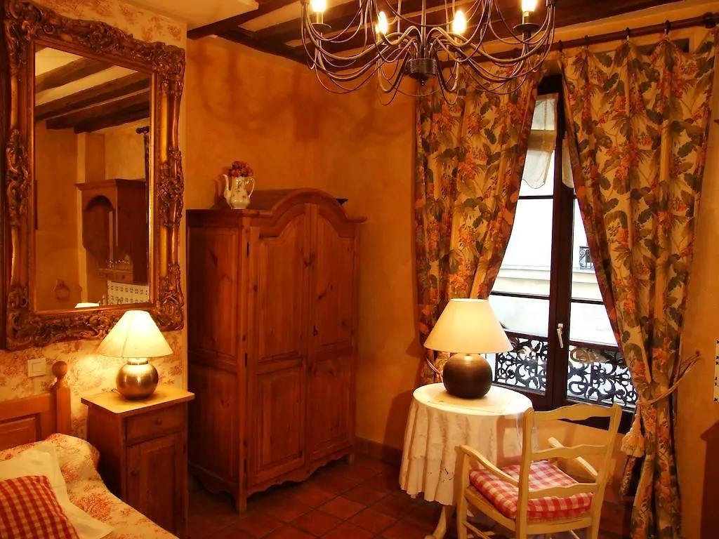 Hotel De Nesle 3*